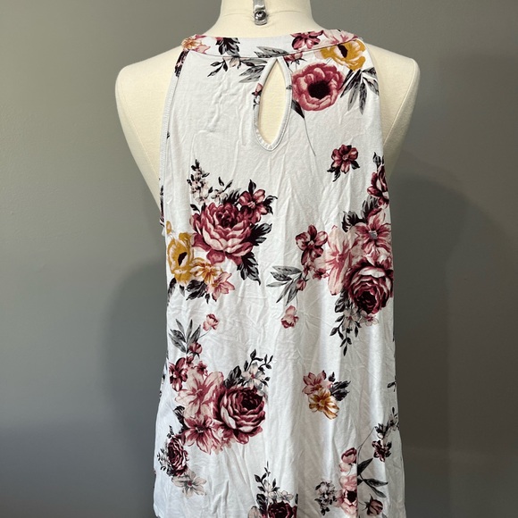 Torrid super soft knit lace floral sleeveless‎ shirt - Picture 5 of 6